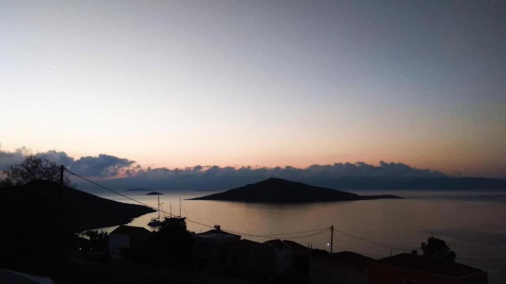 Marina Castellana Studios II Chalki Town Buitenkant foto