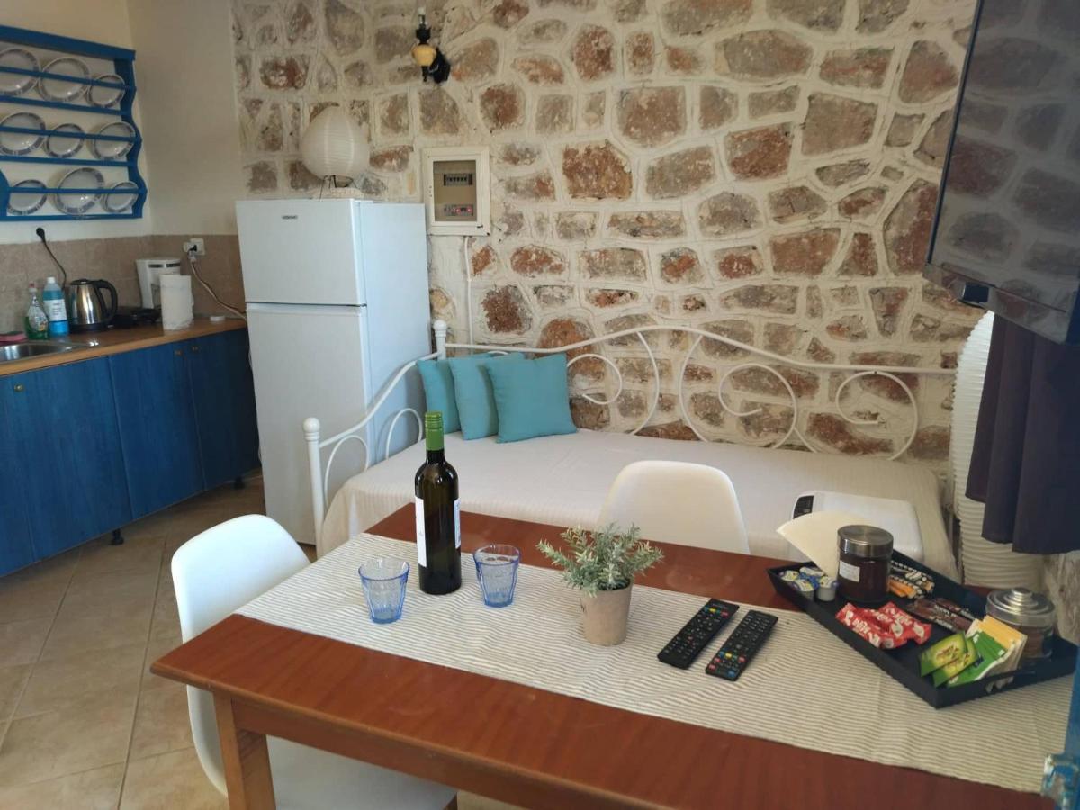 Marina Castellana Studios II Chalki Town Buitenkant foto